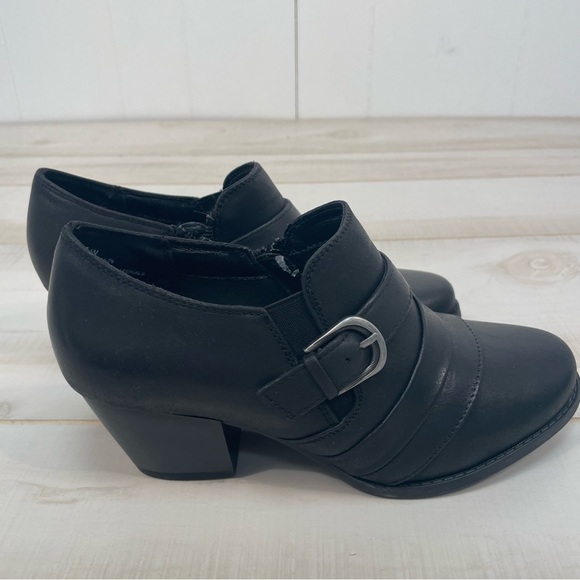 NIB Yuu Raley Black Chunky Heel Ankle Boots Side Zip, Sz 7W - Picture 9 of 10